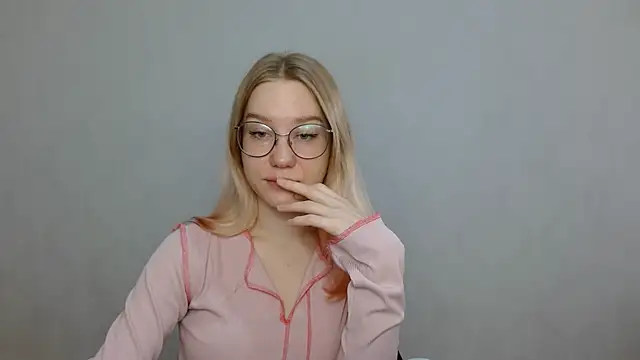 cindi hot online show from January 19, 9:33 am