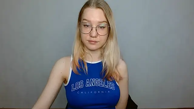 cindi hot online show from February 8, 11:33 am