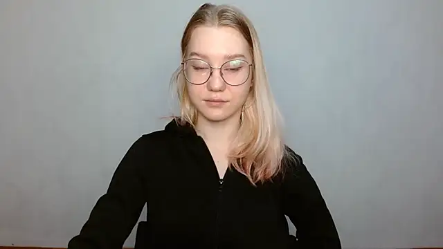 cindi hot online show from February 9, 9:37 am