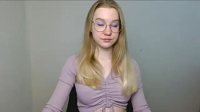 cindi hot online show from April 5, 3:09 pm