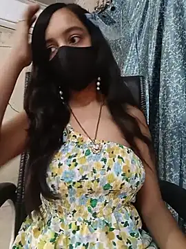 Snapshot of Parinaaz18 chatting on July 11, 1:08 am Parinaaz18 online show from July 11, 1:08 am