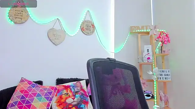 EmillySanders online show from December 20, 2:24 pm