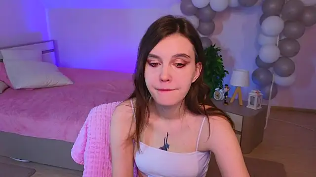 Snapshot of SusieMorris chatting on January 28, 2:11 am SusieMorris online show from January 28, 2:11 am