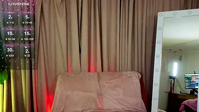 Snapshot of SusieMorris chatting on February 19, 5:27 am SusieMorris online show from February 19, 5:27 am