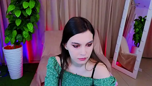 Snapshot of SusieMorris chatting on March 21, 1:45 am SusieMorris online show from March 21, 1:45 am