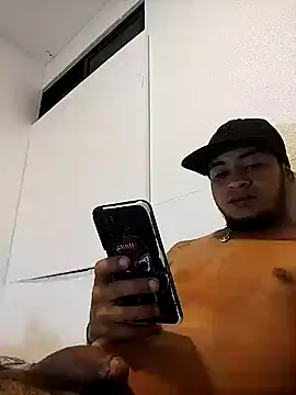 Snapshot of sexylatino22 chatting on December 13, 3:27 am sexylatino22 online show from December 13, 3:27 am