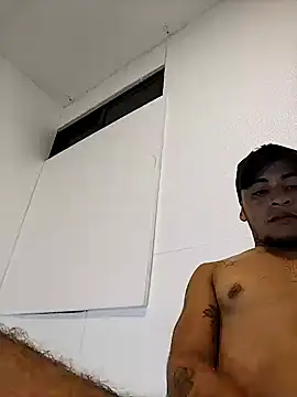 Snapshot of sexylatino22 chatting on January 11, 3:23 am sexylatino22 online show from January 11, 3:23 am