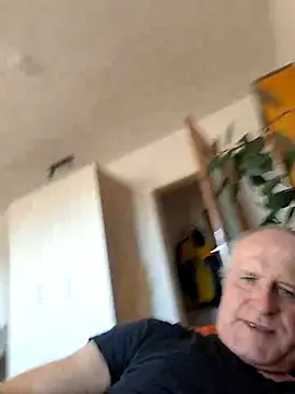 Snapshot of Milkasahne64 chatting on September 19, 11:22 am Milkasahne64 online show from September 19, 11:22 am