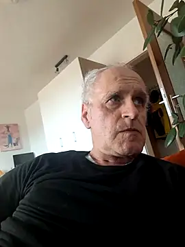 Snapshot of Milkasahne64 chatting on September 24, 10:40 am Milkasahne64 online show from September 24, 10:40 am