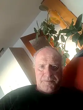 Snapshot of Milkasahne64 chatting on September 29, 4:34 pm Milkasahne64 online show from September 29, 4:34 pm