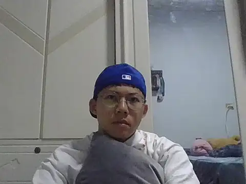 Snapshot of ZHIIz chatting on March 14, 1:05 pm ZHIIz online show from March 14, 1:05 pm