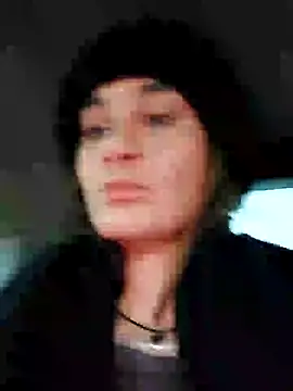 Snapshot of RiskyViolet chatting on December 25, 2:25 am RiskyViolet online show from December 25, 2:25 am