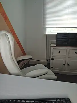 Snapshot of -BonnieBlack- chatting on July 7, 7:56 am -BonnieBlack- online show from July 7, 7:56 am