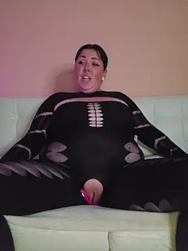 Snapshot of -BonnieBlack- chatting on August 8, 12:24 am -BonnieBlack- online show from August 8, 12:24 am