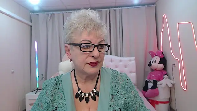Snapshot of KayleSmoll chatting on May 19, 6:36 pm KayleSmoll online show from May 19, 6:36 pm