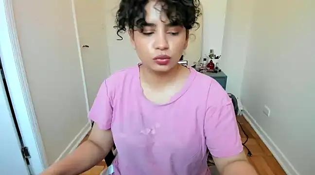 Snapshot of cinnamon_rosa chatting on December 19, 10:53 pm cinnamon rosa online show from December 19, 10:53 pm