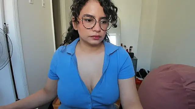 Snapshot of cinnamon_rosa chatting on February 6, 9:49 pm cinnamon rosa online show from February 6, 9:49 pm