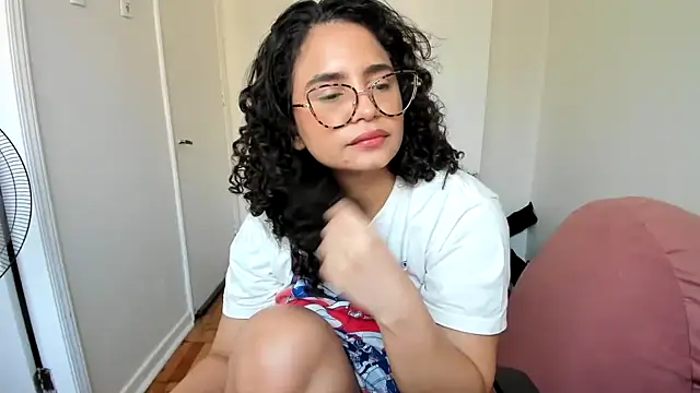 Snapshot of cinnamon_rosa chatting on February 10, 10:40 pm cinnamon rosa online show from February 10, 10:40 pm