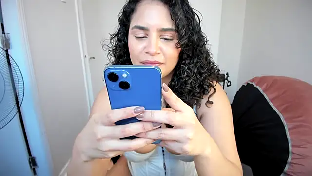 Snapshot of cinnamon_rosa chatting on February 27, 10:31 pm cinnamon rosa online show from February 27, 10:31 pm