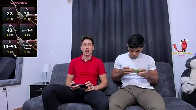 Snapshot of Luciano_and_Marlon chatting on October 22, 6:07 pm Luciano and Marlon online show from October 22, 6:07 pm