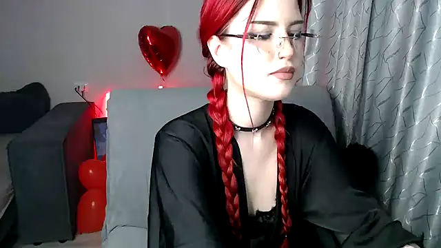 Snapshot of MikasaWaifu chatting on February 14, 10:47 pm MikasaWaifu online show from February 14, 10:47 pm