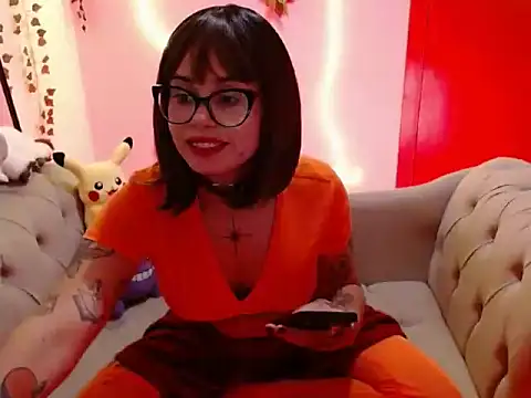 Snapshot of ellaxblair chatting on October 23, 10:52 pm ellaxblair online show from October 23, 10:52 pm