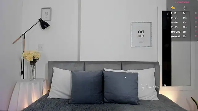 Snapshot of Hannaos chatting on November 12, 11:10 am Hannaos online show from November 12, 11:10 am