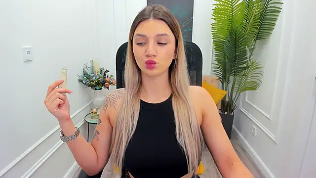 SelenaeMoore online show from November 14, 7:45 pm