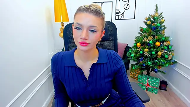 SelenaeMoore online show from December 20, 5:14 am