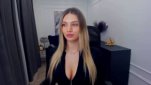 SelenaeMoore online show from March 6, 3:36 am