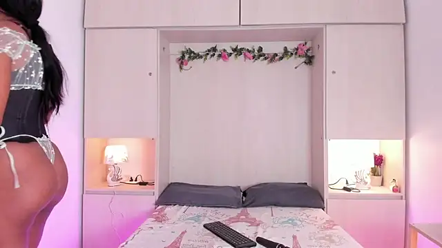 Snapshot of KendallRosse1 chatting on September 27, 1:49 pm KendallRosse1 online show from September 27, 1:49 pm