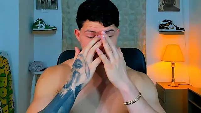 Snapshot of Hazzan_Velez chatting on January 22, 10:26 pm Hazzan Velez online show from January 22, 10:26 pm