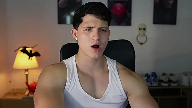 Snapshot of Hazzan_Velez chatting on October 17, 11:07 pm Hazzan Velez online show from October 17, 11:07 pm