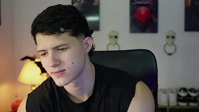 Snapshot of Hazzan_Velez chatting on November 7, 10:21 pm Hazzan Velez online show from November 7, 10:21 pm