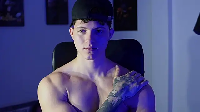 Snapshot of Hazzan_Velez chatting on November 27, 6:21 pm Hazzan Velez online show from November 27, 6:21 pm