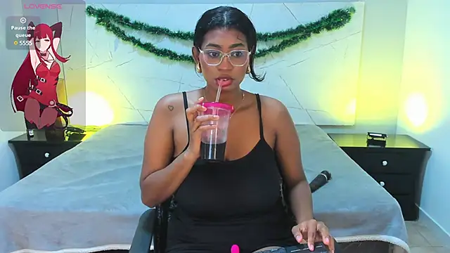 LAYLATAYLOR  online show from December 22, 6:04 pm