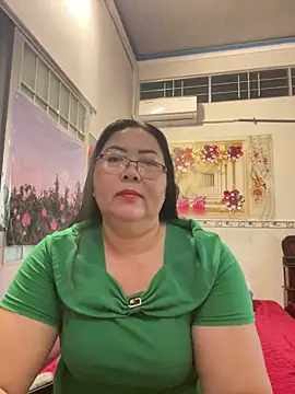 Snapshot of NDith chatting on June 13, 10:40 pm NDith online show from June 13, 10:40 pm