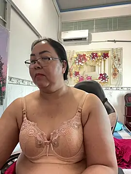 Snapshot of NDith chatting on June 23, 8:56 am NDith online show from June 23, 8:56 am