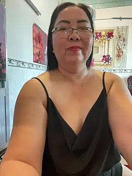 Snapshot of NDith chatting on June 27, 10:09 am NDith online show from June 27, 10:09 am