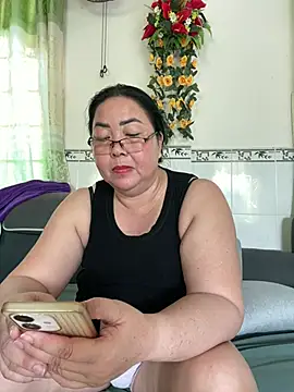 Snapshot of NDith chatting on June 29, 1:01 am NDith online show from June 29, 1:01 am