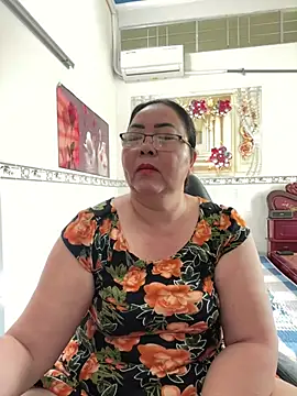 Snapshot of NDith chatting on July 5, 12:17 am NDith online show from July 5, 12:17 am