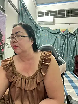 Snapshot of NDith chatting on July 24, 10:52 pm NDith online show from July 24, 10:52 pm