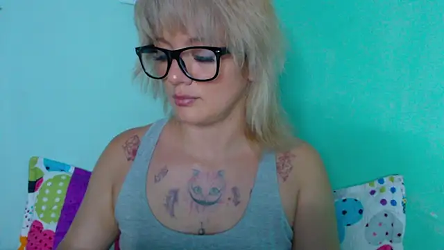 kitten sweet online show from February 4, 11:06 pm