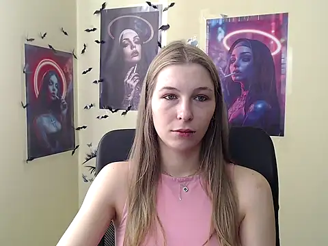 Snapshot of StrangerGi chatting on April 3, 5:49 am StrangerGi online show from April 3, 5:49 am