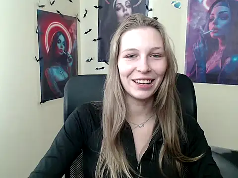 Snapshot of StrangerGi chatting on April 17, 11:57 am StrangerGi online show from April 17, 11:57 am