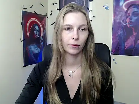 Snapshot of StrangerGi chatting on April 24, 12:07 pm StrangerGi online show from April 24, 12:07 pm