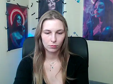 Snapshot of StrangerGi chatting on April 28, 11:59 am StrangerGi online show from April 28, 11:59 am