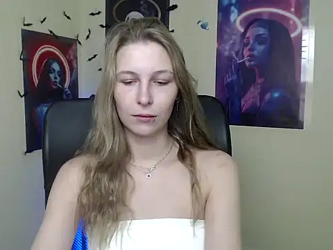 Snapshot of StrangerGi chatting on May 25, 5:57 am StrangerGi online show from May 25, 5:57 am