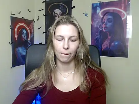 Snapshot of StrangerGi chatting on May 27, 5:26 am StrangerGi online show from May 27, 5:26 am