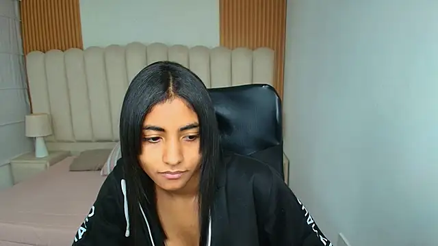 shaneelle online show from February 10, 3:10 am